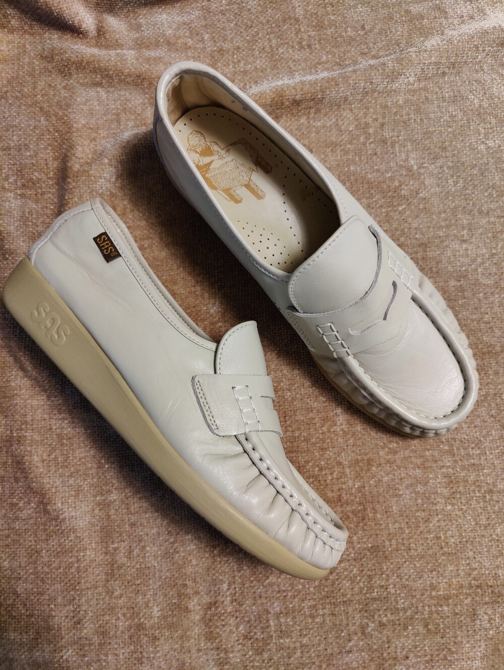 New 🆕 SAS Women’s Cream Leather Slip-On Loafers, 7N